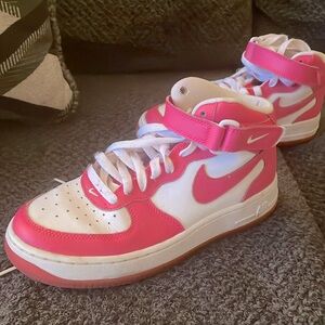 Girls (Y) Size 51/2 Hot Pink Nike Air Force 1’s
